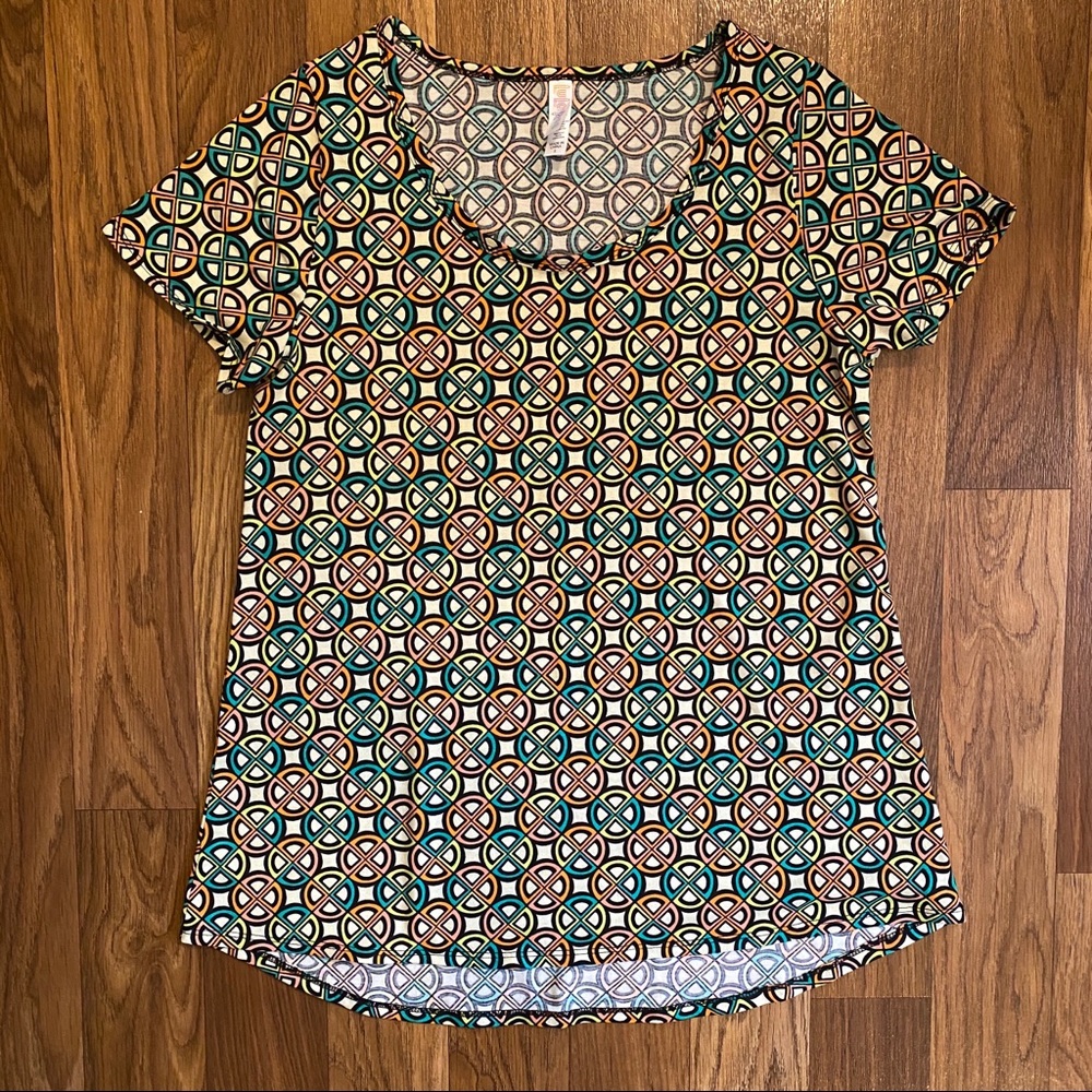 Small Lularoe Classic Tee